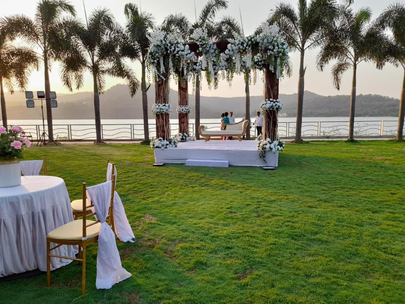 Aquarius Resort Gorhe Khurd Экстерьер фото